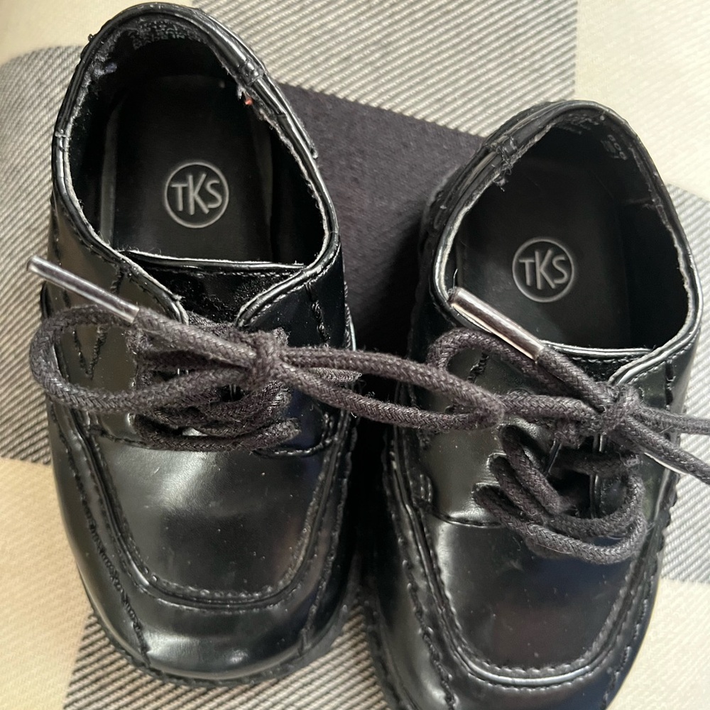 Black Leather Dress Shoes with Moccasin Toe